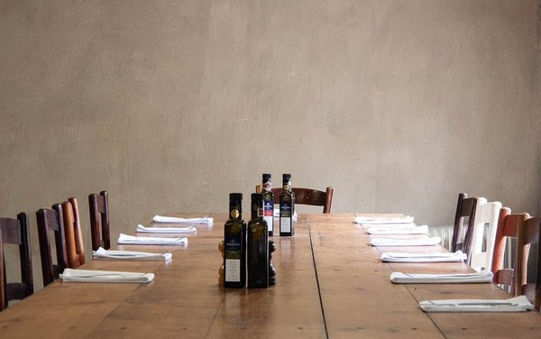 Est-il possible de loger dans un domaine oléicole en Grèce avec des ateliers de dégustation d'huile?